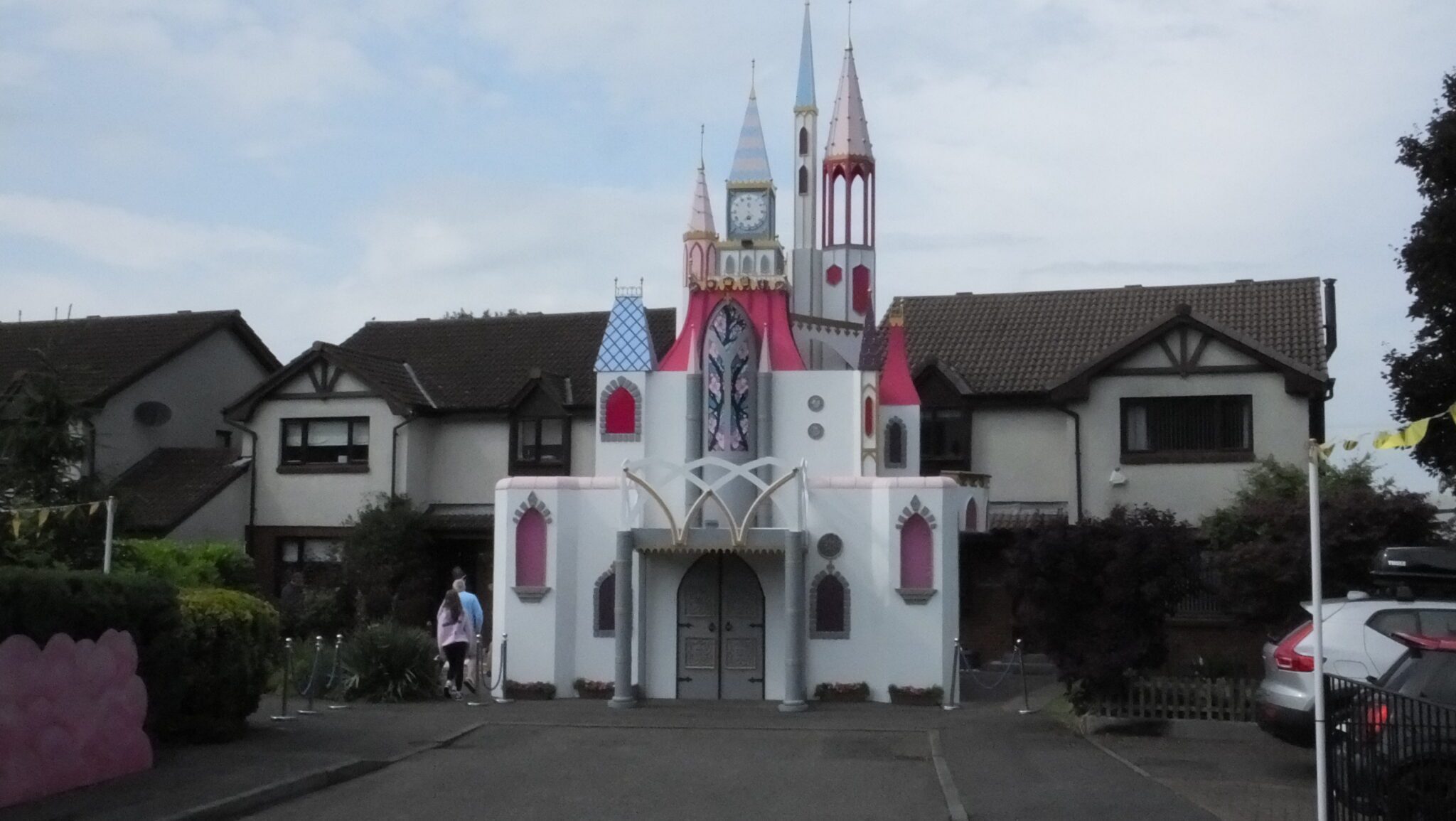 First Sign Of Queen Ella’s Arch – Bo'ness Fair Day